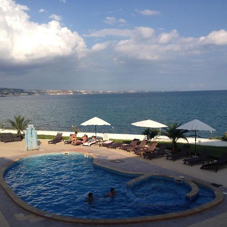 Privat Apartament Golf Coast Kavarna Extérieur photo